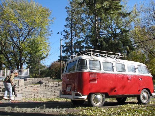 1961-deluxe-vw-bus-086.jpg