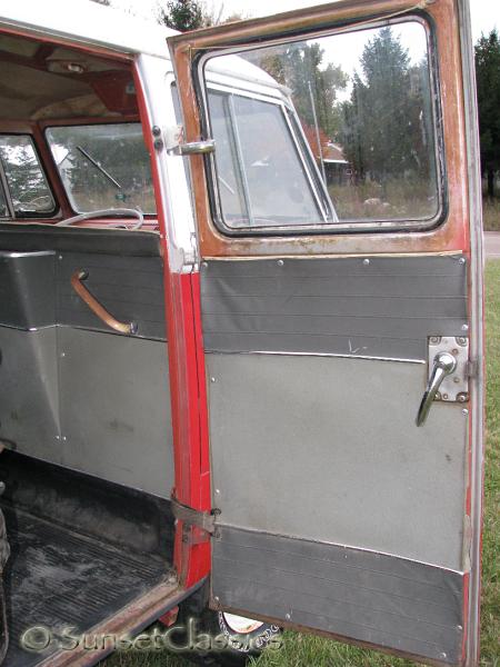 1961-deluxe-vw-bus-082.jpg