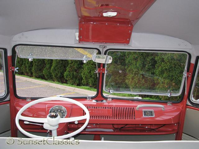1961-23-window-bus-305.jpg