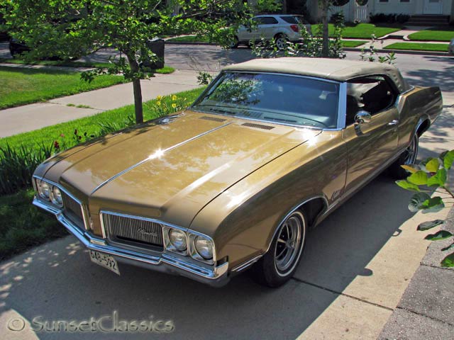 1970-cutlass-convertible-top-up.jpg