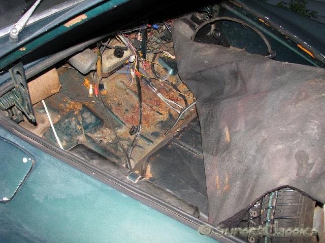 1971-ghia-trunk-520.JPG